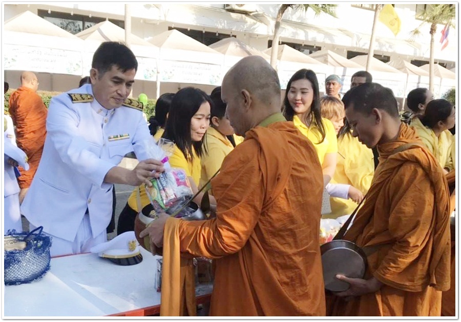 ﻿สำนักงานบังคับคดีกลุ่มจังหวัดที่ 2 (Sandbox) ร่วมพิธีทำบุญตักบาตร เนื่องในพ่อแห่งชาติ พุทธศักราช 2562